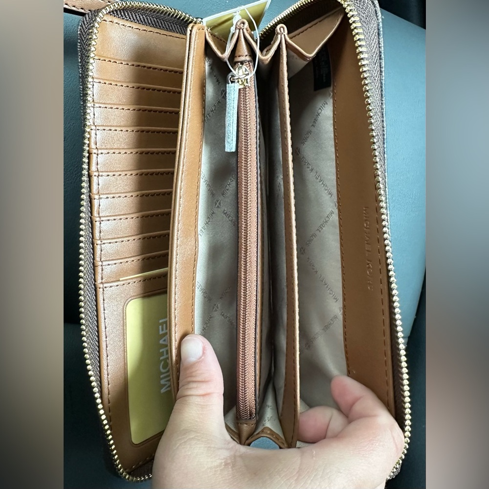 MK Large Wallet - Picture 6 of 7